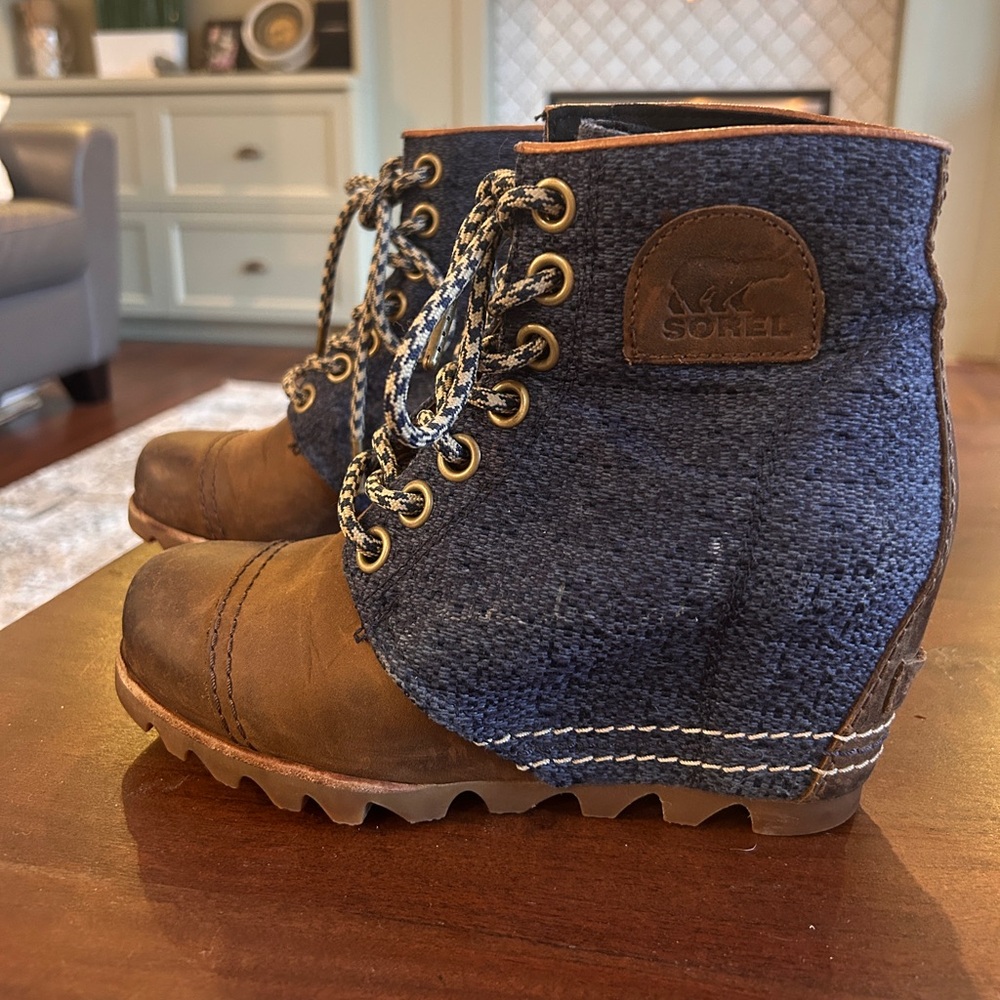 SOREL 1964 PREMIUM WEDGE BOOTS - WOMEN'S size 6